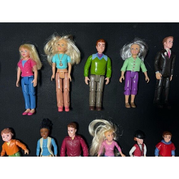 Vintage Fisher-Price Loving Family 12-Doll Lot & Musical Silver Mini Van - Picture 2 of 11